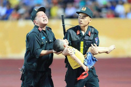 Tranh cãi việc chiến sĩ cảnh sát chịu đau để cứu trẻ bị co giật ở Nam Định