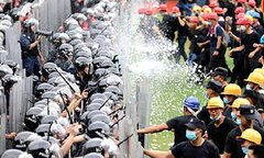 12.000 cảnh sát Trung Quốc diễn tập chống bạo động sát Hong Kong