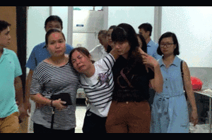 Bị bỏ quên trên xe đưa đón học sinh, cháu bé 6 tuổi ở Hà Nội chết thương tâm