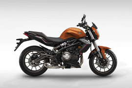 Chi tiết naked bike 300cc, giá 108 triệu ở Việt Nam