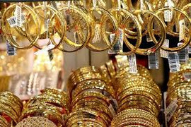 Giá vàng chạm 41 triệu đồng/lượng, cao nhất 6 năm: Có nên giao dịch?