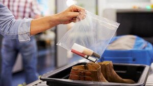Vì sao không được mang quá 100 ml chất lỏng lên máy bay?