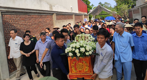 Clip: Đám tang đẫm nước mắt của bé trai 6 tuổi trường Gateway