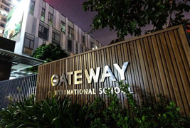Trường Gateway nửa đêm thay thông báo, gọi cái chết của bé trai lớp 1 là sự việc đáng tiếc, tuyên bố dạy học bình thường