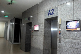 Bé gái 10 tuổi nghi bị sàm sỡ trong thang máy ở Hà Nội