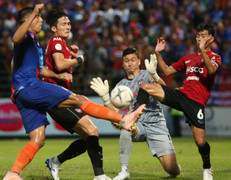 Đặng Văn Lâm thủng lưới 2 lần, Muangthong United đứt chuỗi 8 trận bất bại