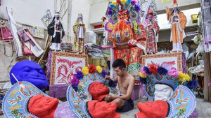 Thợ làm vàng mã các nước châu Á hái ra tiền mùa cúng rằm tháng 7