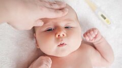 Cha mẹ cần làm gì khi con bị sốt?