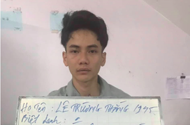 Ông chủ quán ốc đột nhập cửa hàng điện thoại trộm tài sản trị giá gần 300 triệu đồng