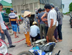 Tông phải xe tải, người đi xe máy ở Nghệ An chết thương tâm