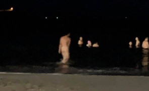 Xác minh nhóm du khách Trung Quốc khỏa thân tắm biển Đà Nẵng