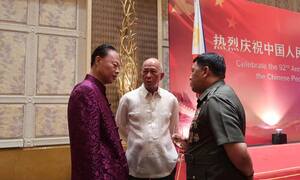 Bộ trưởng Quốc phòng Philippines lo lao động Trung Quốc có thể thu thập tin tình báo cho chính phủ