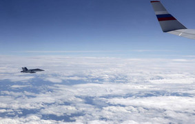 Video: Hai chiến cơ Thụy Sĩ 'hộ tống' phái đoàn Nga đến Marseille