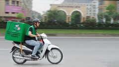 Xe ôm, shipper ở Hà Nội sắp phải đeo phù hiệu?