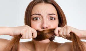 Cuộc sống đau đớn của những 'công chúa tóc mây' ngoài đời thực