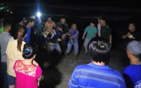 Tìm thấy thi thể 4 du khách bị sóng cuốn khi tắm biển Bình Thuận