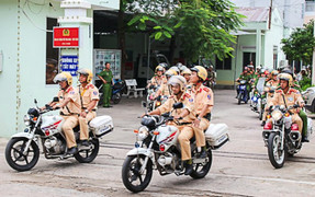 Vi phạm giao thông, 2 thanh niên ở Ninh Thuận dùng kéo đâm cảnh sát bị thương