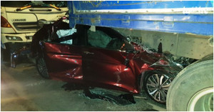 Video: Nhìn chiếc xe ô tô bẹp dúm không ai nghĩ 4 người trong xe thoát chết thần kỳ