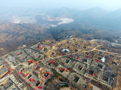 Kiến trúc lạ trong ngôi làng cổ dưới lòng đất