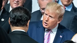 Ông Trump tăng thuế Trung Quốc, kinh tế Mỹ bị dự đoán suy thoái