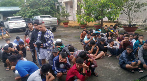 Cảnh sát vây bắt 140 ‘quái xế’ đua xe trên Quốc lộ 1A