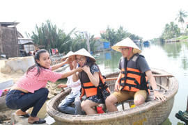 Chuyện cô gái khởi nghiệp ở rừng dừa Bảy Mẫu