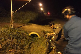 3 xe máy tông nhau trong đêm, 5 người thương vong