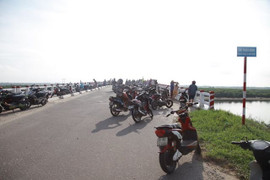 Nam sinh Hà Tĩnh bỏ lại xe đạp điện, nhảy cầu tự tử