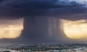 Cảnh 'bom mưa' trông như sắp tận thế xuất hiện tại Mỹ