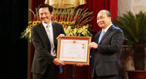 Ông Sơn 'Về nhà đi con', Công Lý nhận danh hiệu NSND