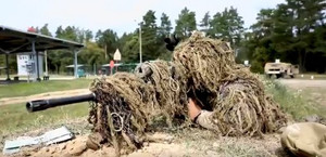 Video: Pha mở nắp chai bằng đường đạn hoàn hảo tới mức kinh ngạc