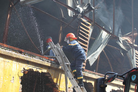 Hiểm họa rình rập từ những nhà kho cũ giữa lòng Hà Nội