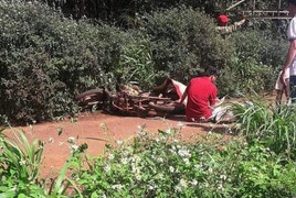 Tìm vợ không thấy, vác cuốc bổ chết người đi đường