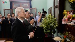Tổng Bí thư, Chủ tịch nước Nguyễn Phú Trọng dâng hương tưởng niệm Bác