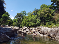 Đi phượt trong rừng ở Bình Thuận, 2 người rơi xuống sông chết đuối