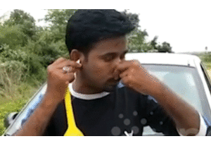 Video: Người đàn ông thổi bóng bằng tai