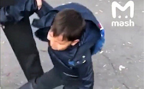 Hình ảnh cậu bé ở Nga khóc lóc, đòi bố mẹ không đưa đến trường gây 'bão' mạng