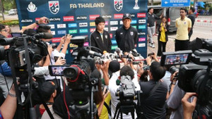 Sợ lộ chiến thuật, HLV Thái Lan từ chối trả lời phóng viên Việt Nam