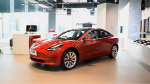 Trung Quốc bất ngờ miễn trừ 10% thuế mua hàng cho xe điện Tesla
