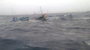 44 ngư dân trên tàu câu mực bị chìm ở Trường Sa giờ ra sao?