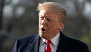 Tổng thống Trump từng muốn tăng gấp đôi thuế với hàng hóa Trung Quốc