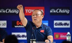 Video: HLV Park Hang Seo nổi cáu, mời phóng viên Thái Lan ra ngoài vì ồn ào