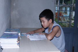 Lo toan nặng trĩu của Linh 'vé số' khi bước vào năm học mới