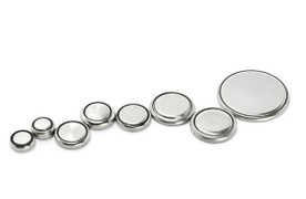 Nghịch ngợm nhét pin vào tai, bé trai 5 tuổi bị thủng màng nhĩ