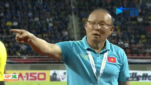 Video: Trọng Hoàng bị đánh nguội, HLV Park Hang Seo không giữ nổi bình tĩnh