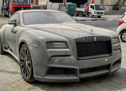 'Choáng' với loạt xe sang Rolls-Royce bỏ xó, phủ bụi của đại gia Dubai