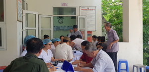 Hàng trăm người khám sức khỏe sau vụ cháy Rạng Đông