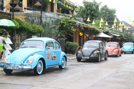 Ảnh: Ngắm dàn xe cổ diễu hành ở phố cổ Hội An
