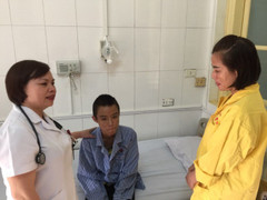 Cậu bé da bọc xương do nấm phổi giờ ra sao?