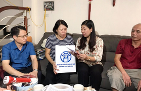 Lãnh đạo Hà Nội thăm dân sống cạnh công ty Rạng Đông 10 ngày sau vụ cháy